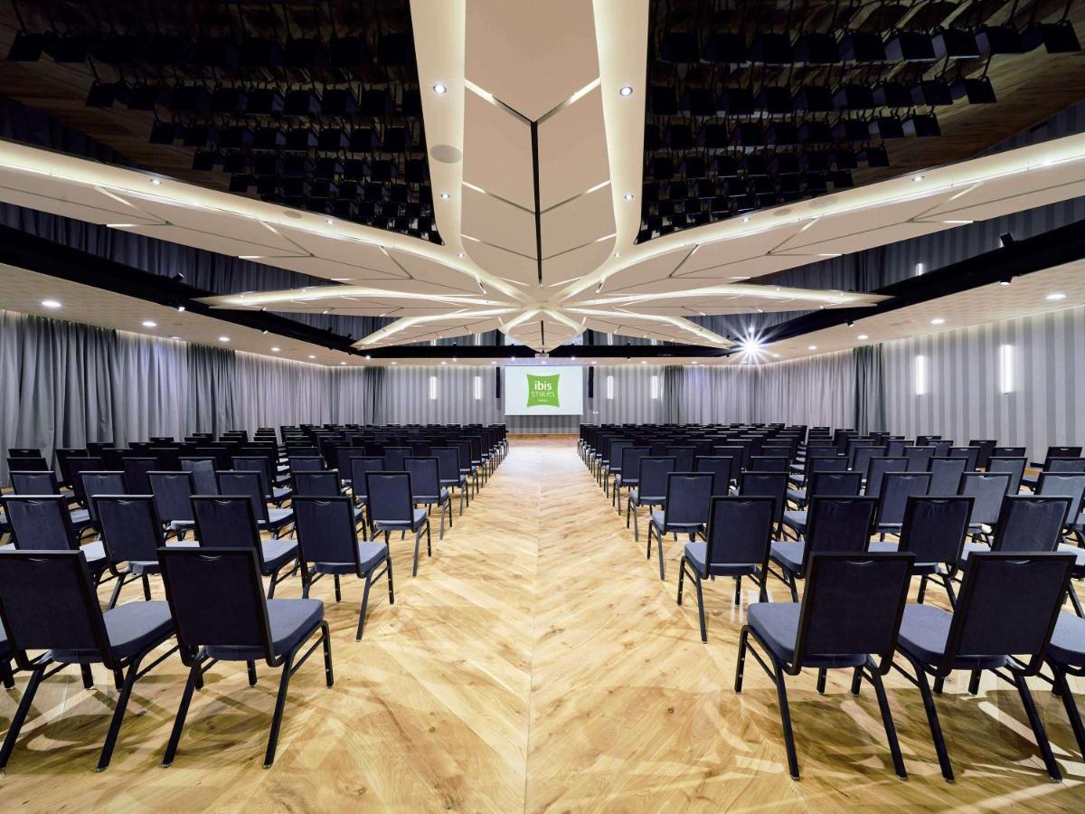 Ibis Styles Nowy Targ Hotell Exteriör bild
