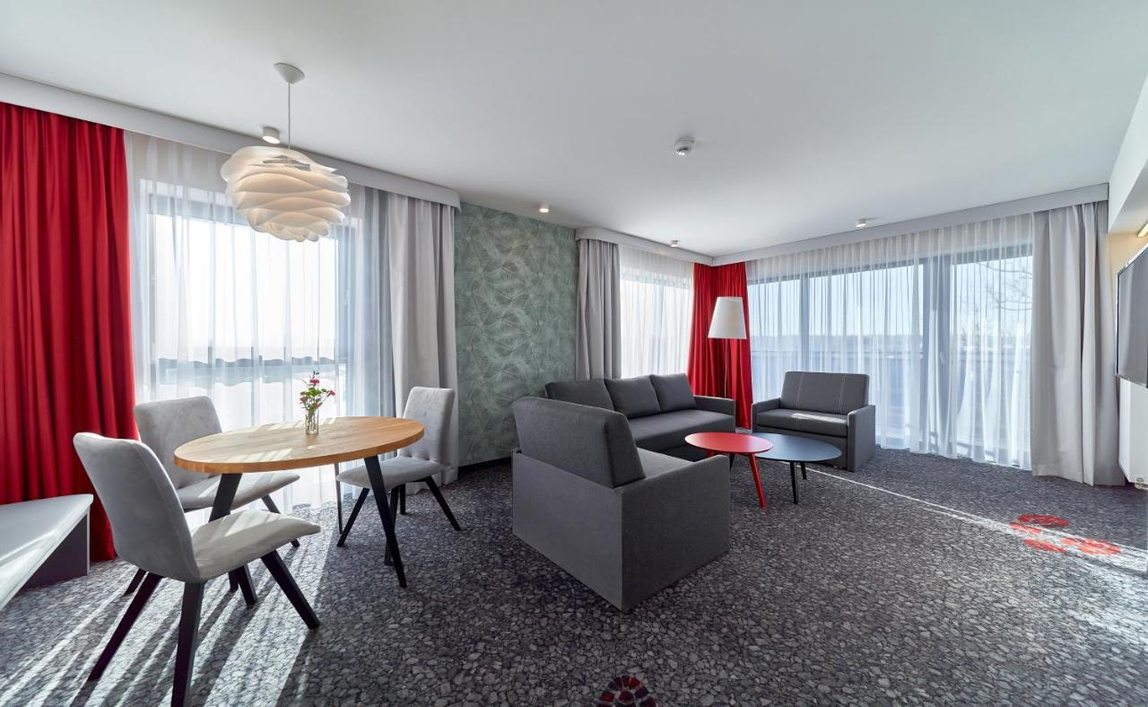Ibis Styles Nowy Targ Hotell Exteriör bild