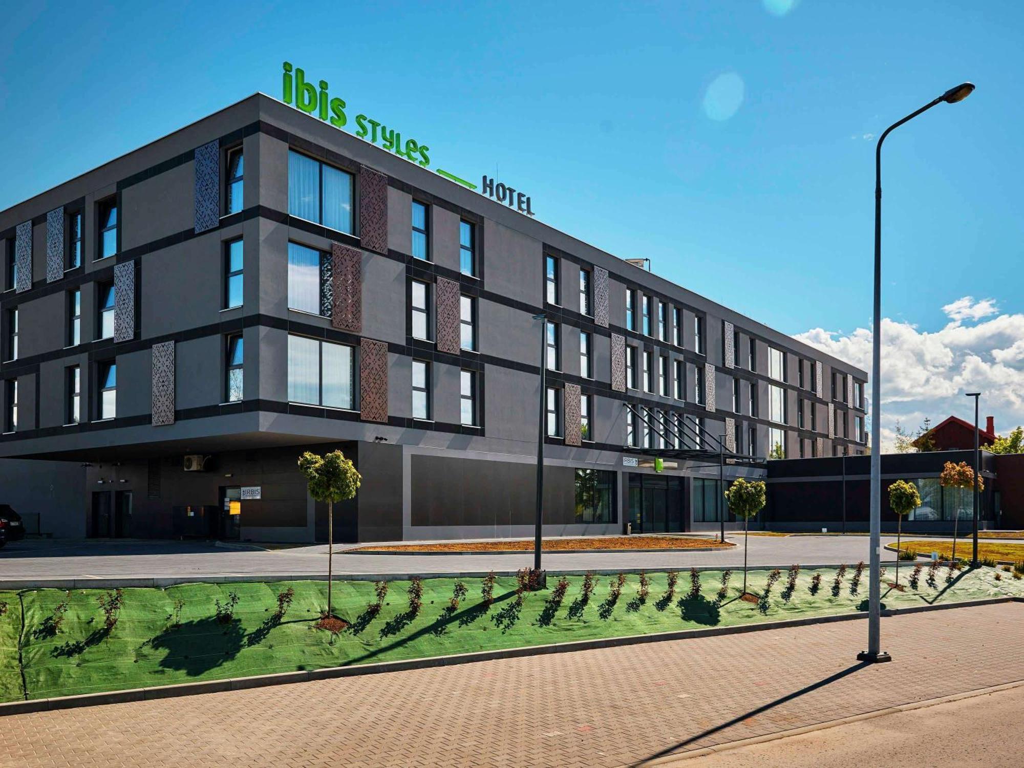 Ibis Styles Nowy Targ Hotell Exteriör bild