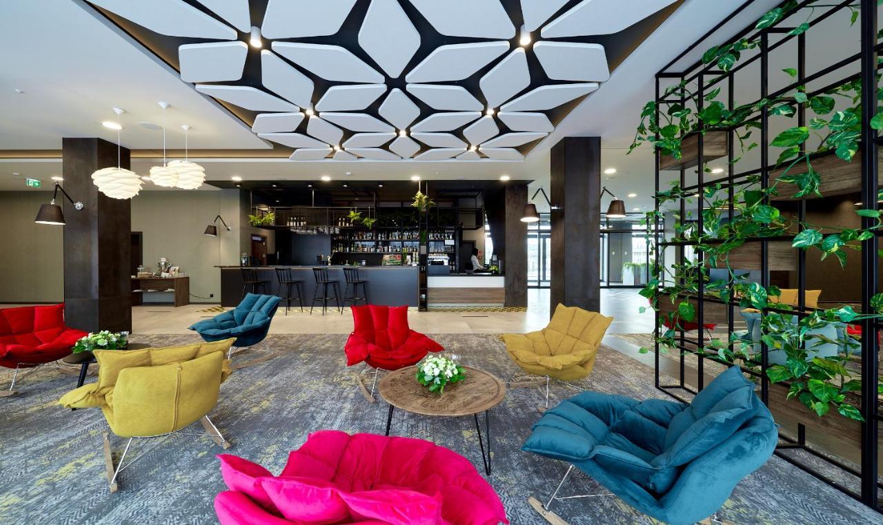 Ibis Styles Nowy Targ Hotell Exteriör bild