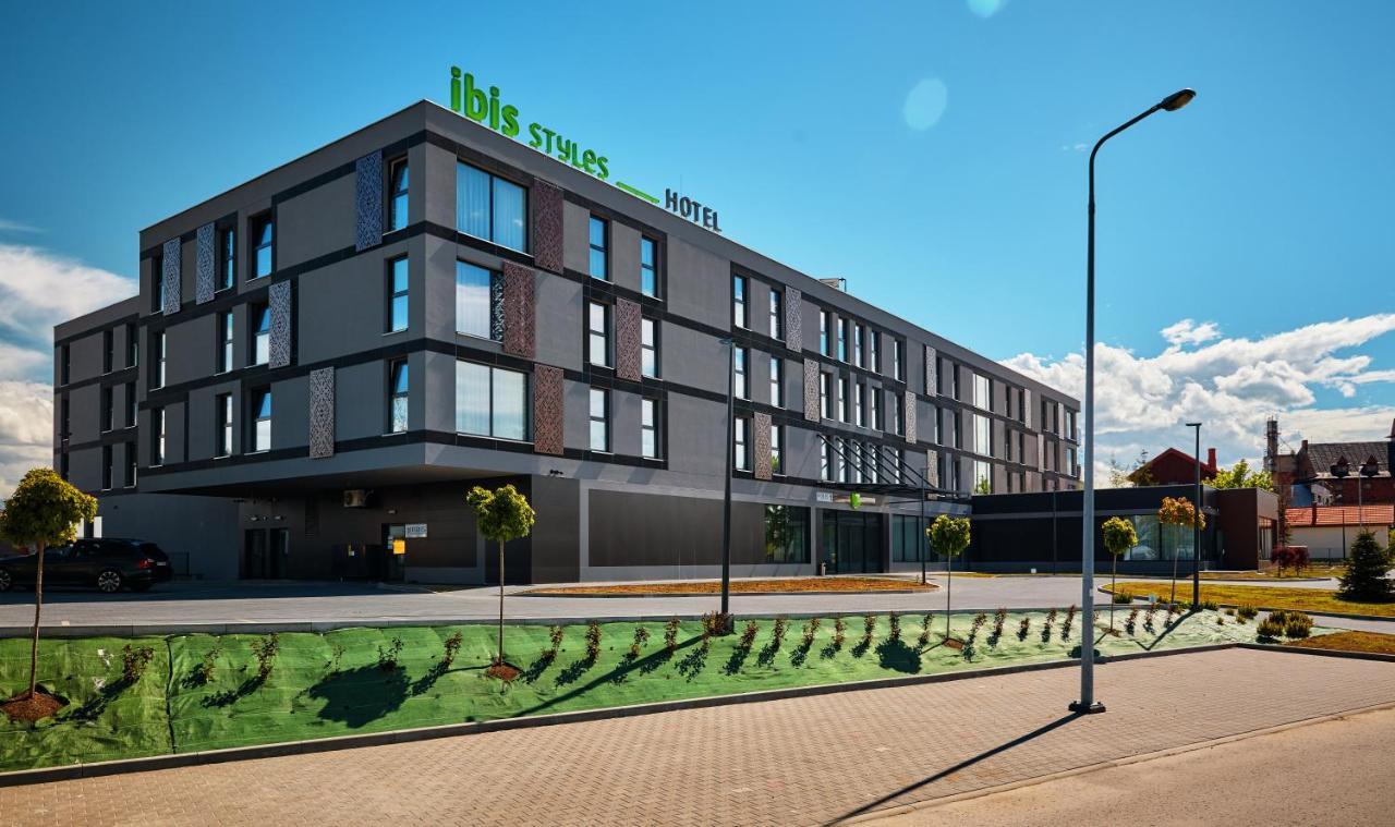 Ibis Styles Nowy Targ Hotell Exteriör bild